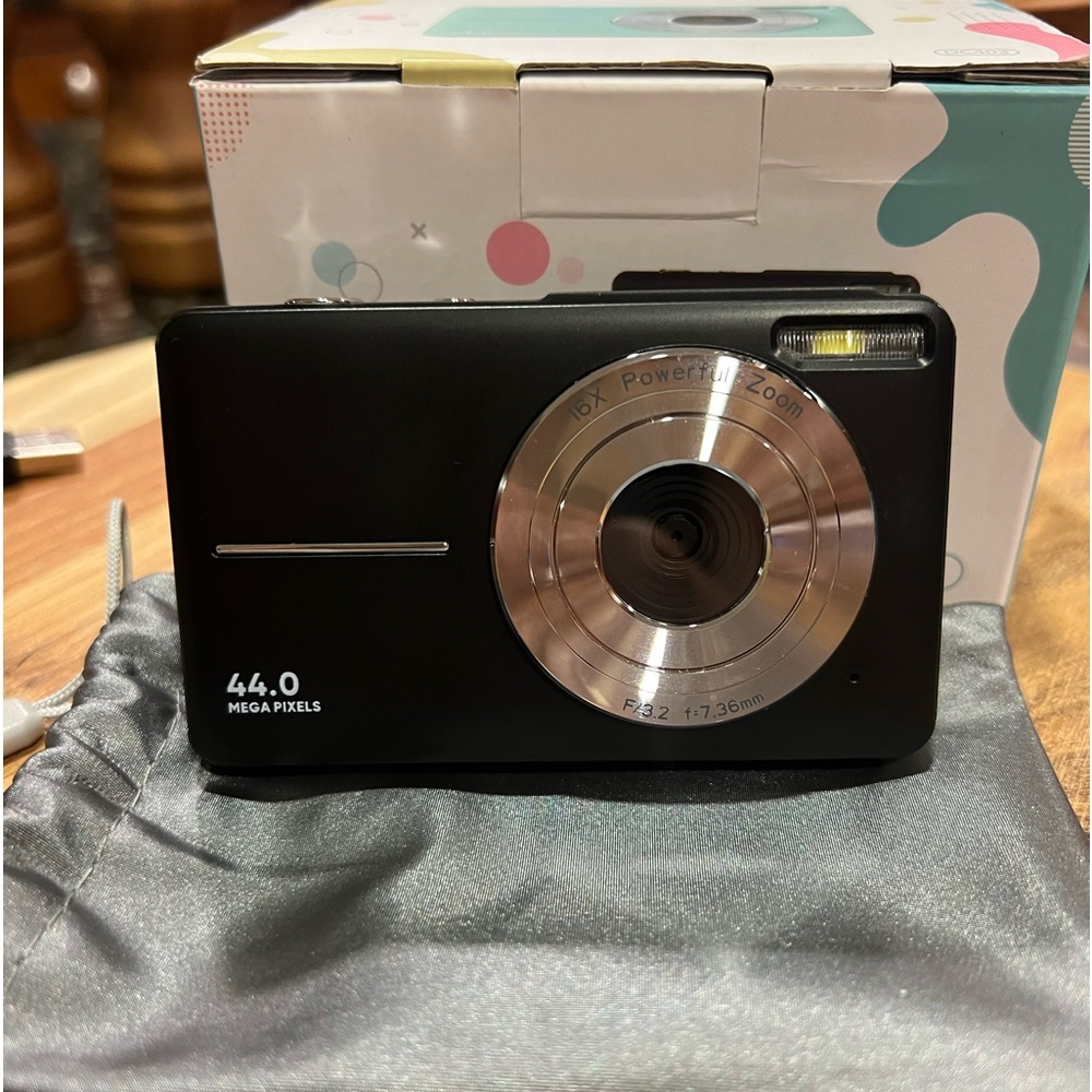 CAMKORY digital camera, brand new, black.